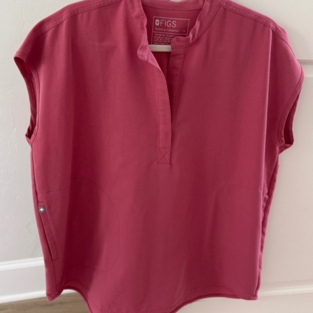 FIGS RAFAELA QUARTZ BCA (Breast Cancer Awareness) SCRUB TOP